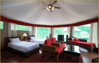 4 Rivers Floating Ecolodge