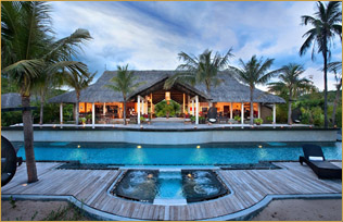 La Perla Hideaway Retreat, Bai Tram